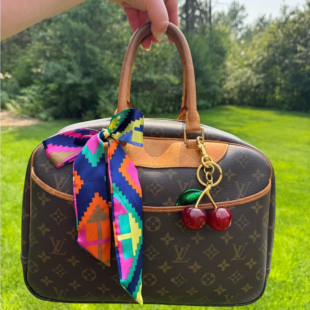 Authentic Louis Vuitton Deauville Handbag